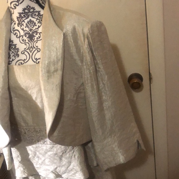 Champagne floor length evening gown. - Picture 4 of 8